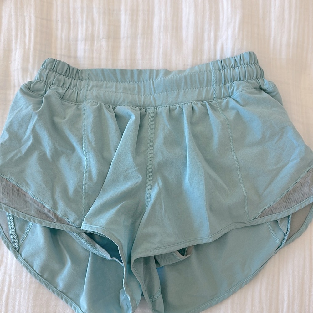 Lululemon Hotty Hot 2.5 Short!!